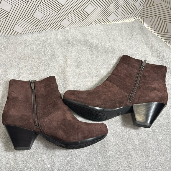 Dansko Brown Suede Ankle Boots Dansko Baker boots size 40 9.5 - 10 women’s - Picture 3 of 14
